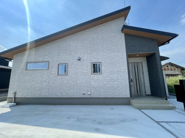 【新築戸建】伊勢崎市境下武士の外観|内覧の際は「027-386-8693」もしくはスーモからご気軽にお問い合わせください♪