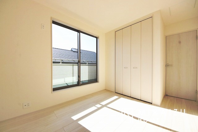 【洋室】 | 建物完成につき、実際のお部屋をごゆっくりご見学いただけます。お休みの日にご家族で見学はいかがでしょう。