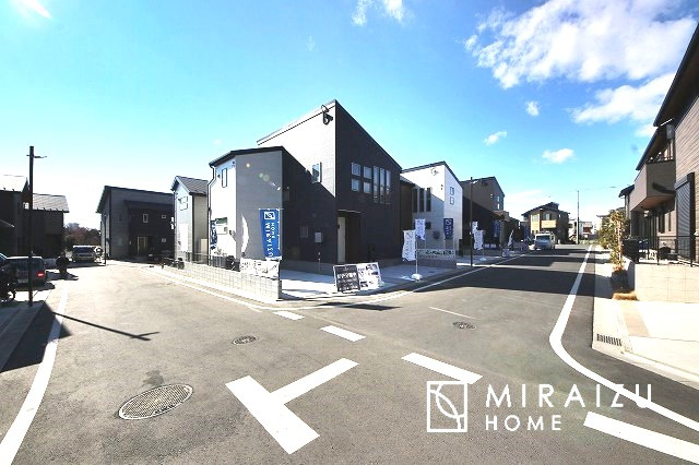 【前面道路含む現地写真】 | 日当たりの良いお家は嬉しいですよね。それぞれ価値観が分かれる箇所です、実際に内覧して日当たりの心地よさをご体感下さいね♪