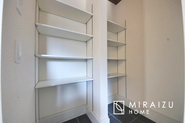 【玄関】 | 平日・休日問わず、いつでもご見学が出来ます♪☆実際に見て、触れて感じる安心のお住まい探しを体験して下さい♪☆物件情報だけでなく、地域の特色などなどエリア情報もお伝え出来たら嬉しいです♪