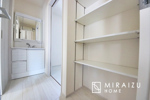 【洗面所】 | 建物完成につき、実際のお部屋をごゆっくりご見学いただけます。お休みの日にご家族で見学はいかがでしょう。