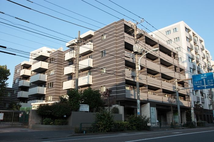 カスタリア三宿の外観