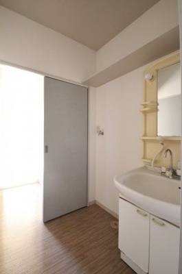 【洗面所】 | メゾンド秋桜A | 脱衣スペースもあります