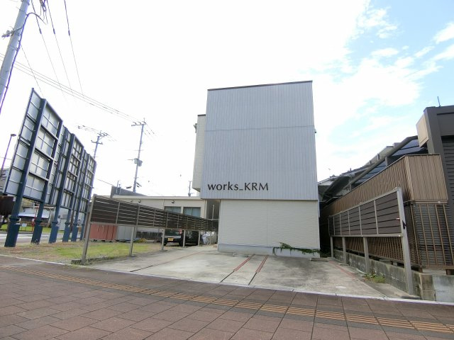 works KRMの駐車場|駐車スペースもあります