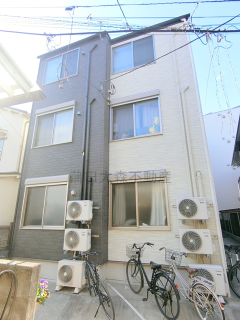 テイク大森本町の外観|2020年11月築　木造地上3階建て
東京都大田区大森本町2丁目　京浜急行本線平和島駅徒歩3分