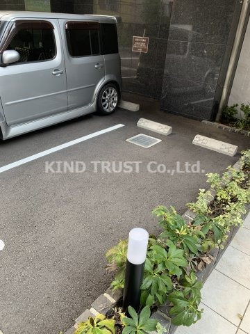 セレーナ・コンフォルト天神橋の駐車場|駐車場があるので、車を買う予定の方も安心です
