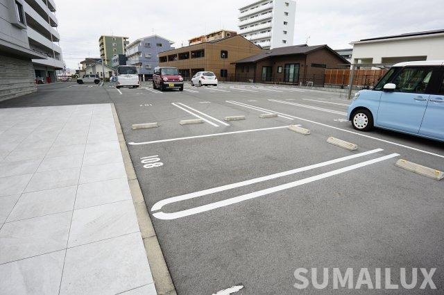 ヒルクレスト菊陽グランデの駐車場