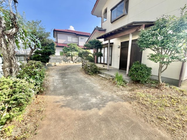 【中古戸建】太田市鳥山上町の外観|■外観｜道路から離れたお庭はお子様が遊んでいても安心♪プライベート空間も守られます！