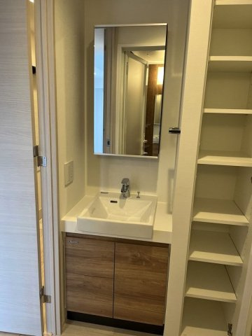 レガリス明大前 の独立洗面台