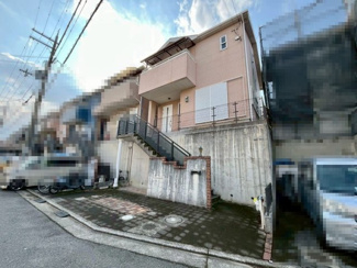 【外観】 | 山田３丁　中古一戸建 | 【システムキッチン新調】
綺麗なキッチンで毎日のお料理も気持ち良く出来ますね♪
お料理に集中しやすい壁付けキッチンです！