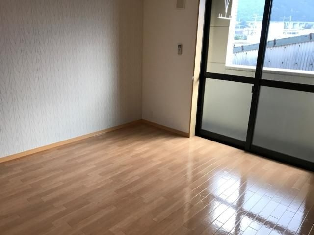 シャインヒルズ豊岡の洋室