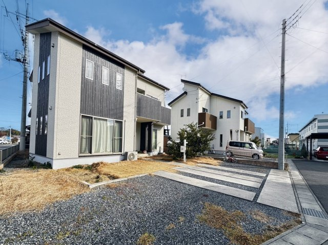 【中古戸建】太田市龍舞町の間取り|■外観｜住宅街の中でも圧迫感が少なく、のびのびとした暮らしが叶う立地となっています。