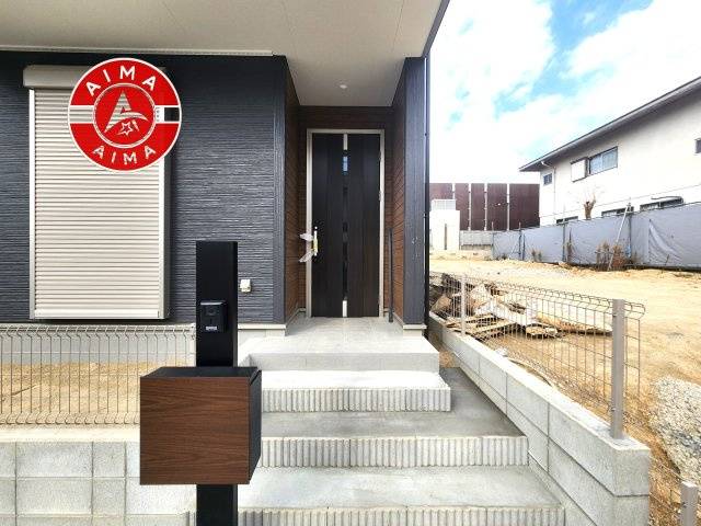 福岡市南区長住5丁目第8-3棟（3号棟）の玄関|おでかけの時も帰った時も、「我が家」を最初に感じでもらえる素敵な空間に。
