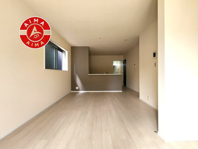 福岡市南区長住5丁目第8-3棟（3号棟）の居間・リビング|キッチンからリビングをしっかり確認できます。家族の笑顔があふれる空間になりそうですね。