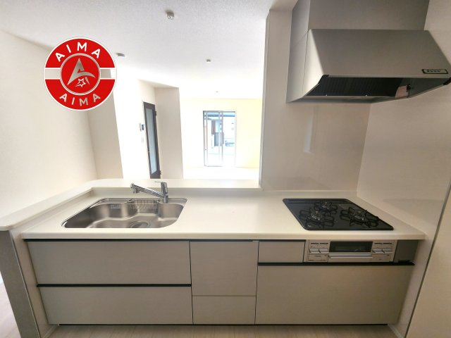 福岡市南区長住5丁目第8-3棟（3号棟）のキッチン|ご家族を近くに感じられる対面キッチンのLDK。会話もはずみそうですね。