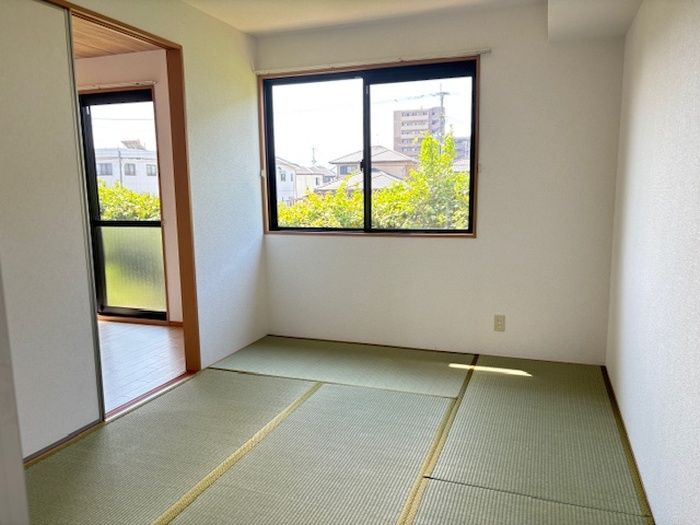 セジュールよあけの和室|6帖の和室です