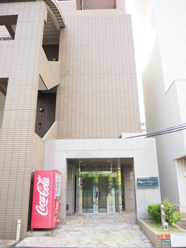 福岡市東区筥松２丁目の賃貸マンションのエントランス