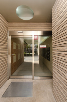 【エントランス】 | アルファード秋葉原 | 初期費用約40万円！契約金分割・現金・クレジットカード可能♪