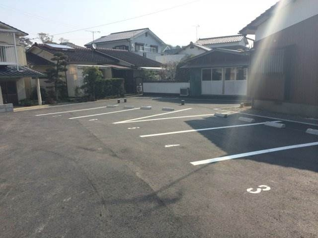 エスポアール国分の駐車場|車をお持ちの方に嬉しい駐車場付きの物件です