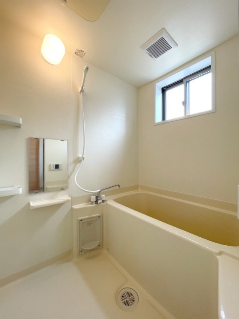 エスポアール国分の浴室|落ち着いた空間のお風呂です