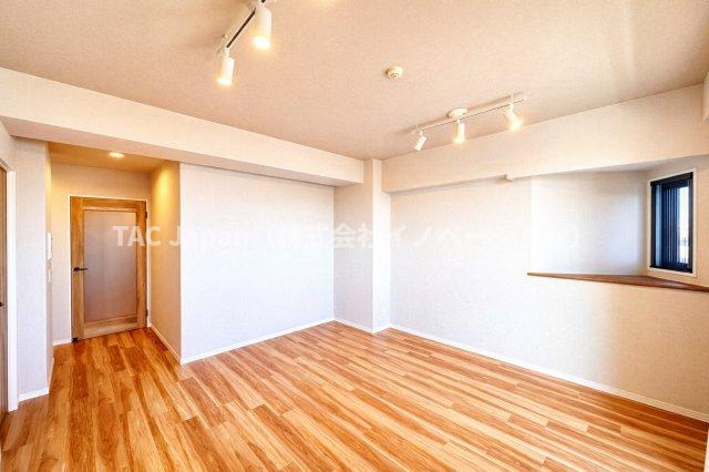 リリーベル墨田リバーコーストの居間・リビング|住まう人の感性に寄り添い、美しさと機能性が調和した寛ぎの空間です。日々の疲れを癒し、心からリラックスできる場所として、暮らしに豊かさと安心感をもたらします。