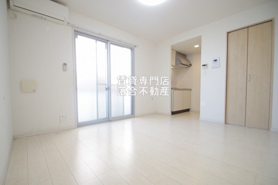 【居間・リビング】 | リブリ・Sommet・峰 | 白基調で清潔感のあるお部屋♪