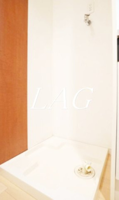 【設備】 | バーミープレイス都立大学 | 室内洗濯機置き場です。