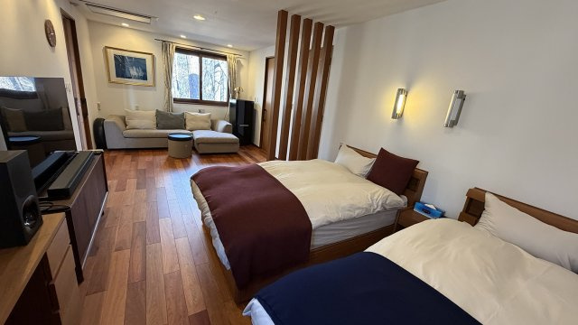 【動画付き】旧軽井沢倶楽部 遊び心満載の間取りの中古戸建の洋室|1F主寝室
