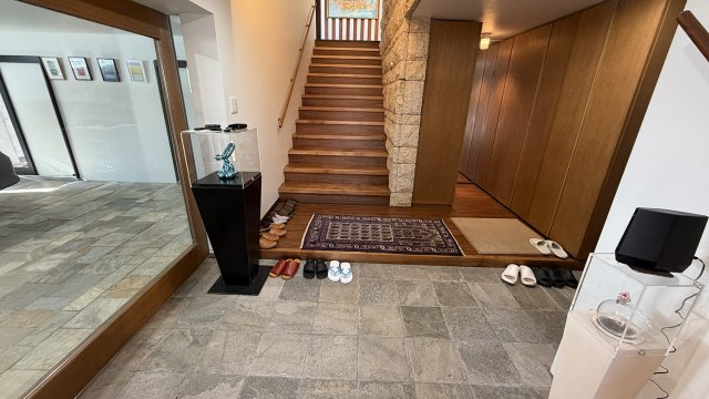 【動画付き】旧軽井沢倶楽部 遊び心満載の間取りの中古戸建の玄関