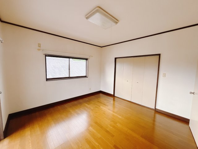 【中古戸建】伊勢崎市中央町の洋室|■2階洋室｜子供部屋のメリットは「自立心を養うことができる」「自分で整理整頓できるようになる」そして、お子様が成長した際には「プライバシーを確保できる」といい事だらけ♪