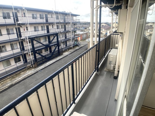 ビレッジハウス鈴蘭台1号棟のバルコニー|日当たりの良いバルコニー