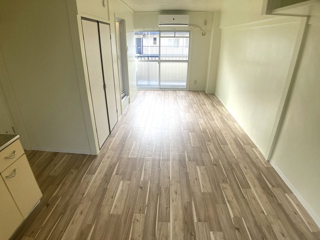 ビレッジハウス鈴蘭台1号棟の居間・リビング|広々使える明るいリビングスペース