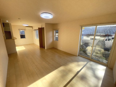 【居間・リビング】 | 笠間市美原4LDK中古住宅