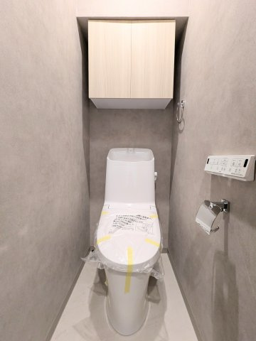 T-WOODのトイレ|～吊戸棚付きのトイレ写真～