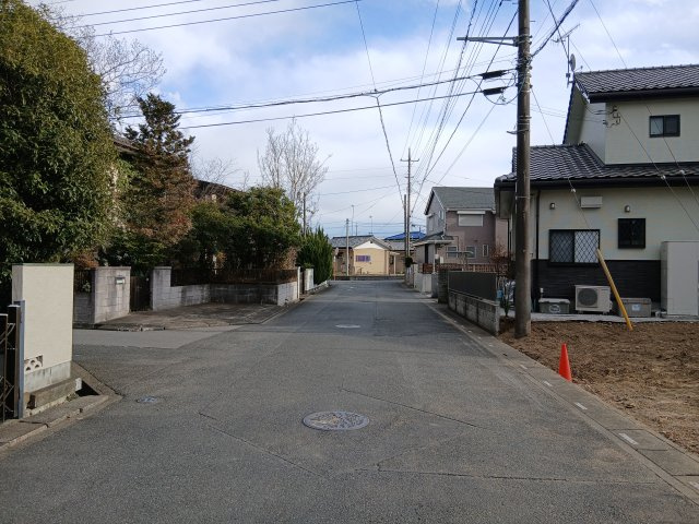 嵐山町志賀　建築条件付土地　の前面道路含む現地写真