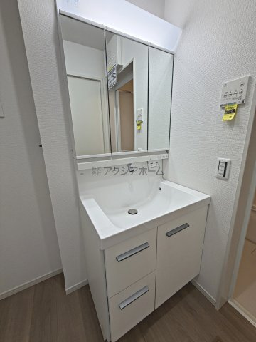 所沢市東狭山ケ丘3丁目・全5棟　新築一戸建　3号棟の独立洗面台