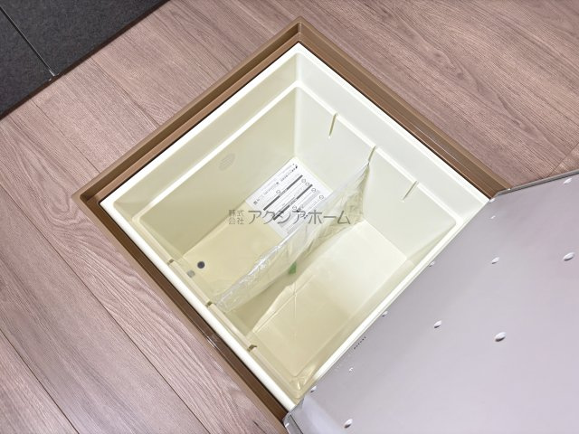 所沢市東狭山ケ丘3丁目・全5棟　新築一戸建　3号棟のキッチン|床下収納