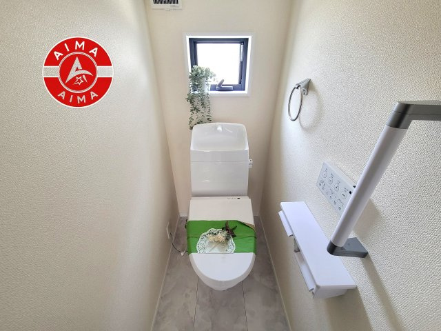 福岡市西区拾六町4丁目第1-3（2号棟）のトイレ|温水洗浄便座を完備しております。2ヶ所にトイレがあるのは朝の慌ただしい時間も安心です。