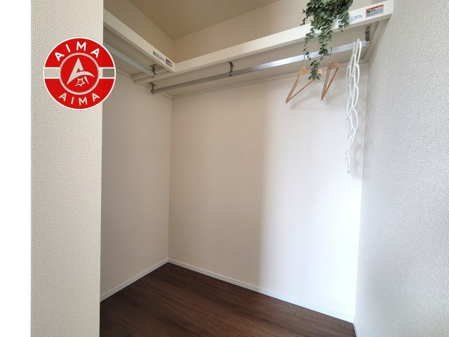 福岡市西区拾六町4丁目第1-3（2号棟）の収納|洋服や大きな荷物が多い方や人数の多いご家族などは、一般的なクローゼットよりもウォークインクローゼットのほうが使い勝手が良いです。