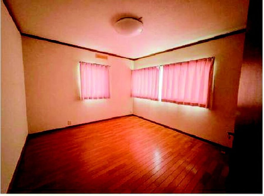 高崎市下豊岡町　大手ハウスメーカー施工中古住宅の居間・リビング