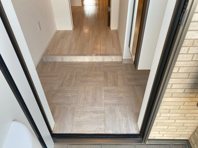 西宮市山口町　アパート新築工事の玄関|同メーカー施工のイメージ写真です。
