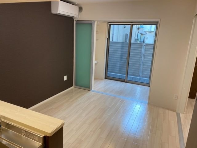 西宮市山口町　アパート新築工事の居間・リビング|同メーカー施工のイメージ写真です。