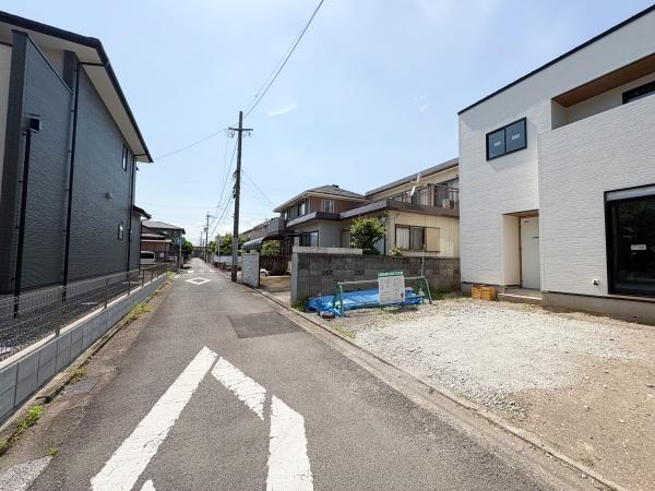 AG-HOUSE　古ヶ鶴　A棟の前面道路含む現地写真|前面道路含む現地（2026年5月撮影）