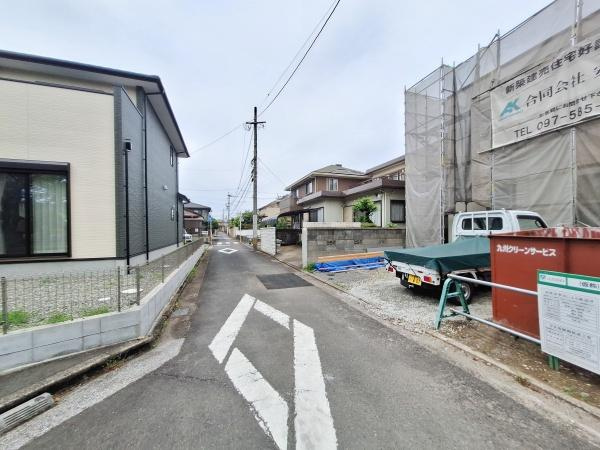 AG-HOUSE　古ヶ鶴　A棟の前面道路含む現地写真|前面道路含む現地（2026年4月撮影）