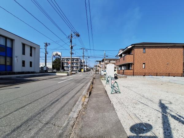 AG-HOUSE　花津留　B棟の前面道路含む現地写真|前面道路含む現地(2026年3月撮影)