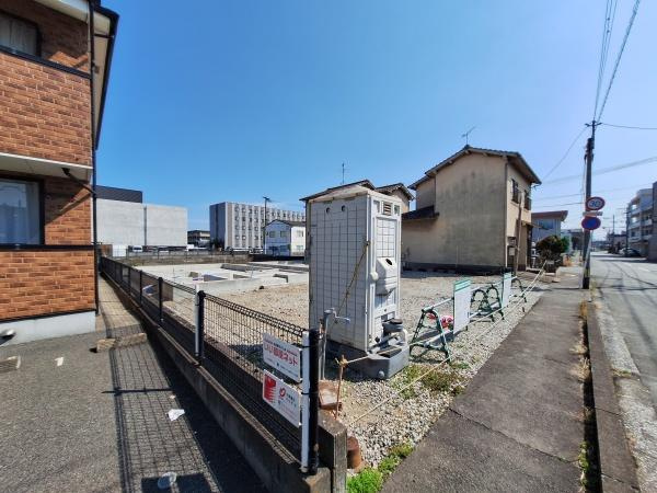 AG-HOUSE　花津留　A棟の前面道路含む現地写真|前面道路含む現地(2026年3月撮影)