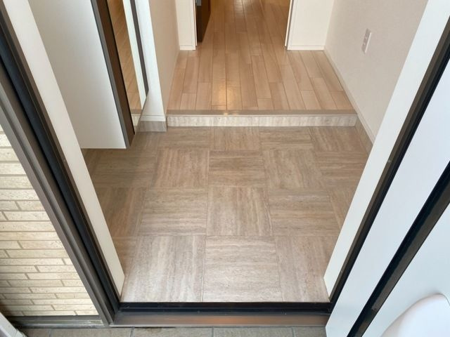 西宮市山口町　アパート新築工事の玄関|同メーカー施工のイメージ写真です。