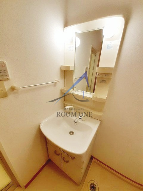 カリーナの洗面所|独立洗面台です。