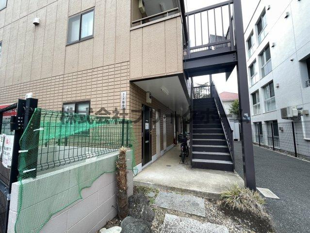 武蔵野市吉祥寺本町１丁目の賃貸マンションのエントランス