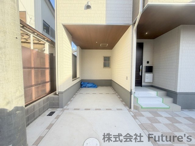 三郷市幸房　新築戸建　全1棟の駐車場|大切なお車を雨から守れるビルトインガレージ